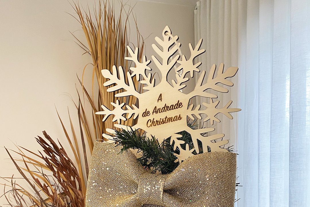 hamdmade wooden snowflake personal name tree