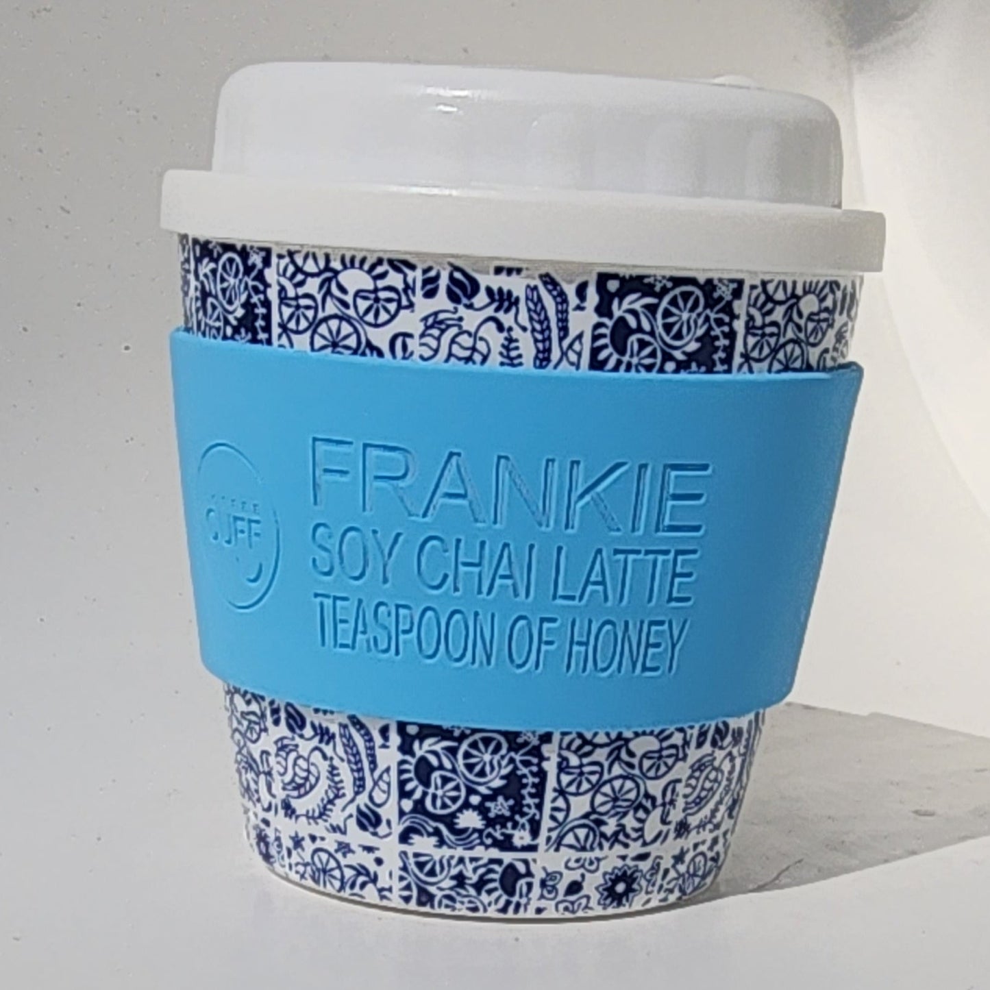 8oz_Blue_Mosaic_Coffee_Keep_Cup_Lid_blue cuff