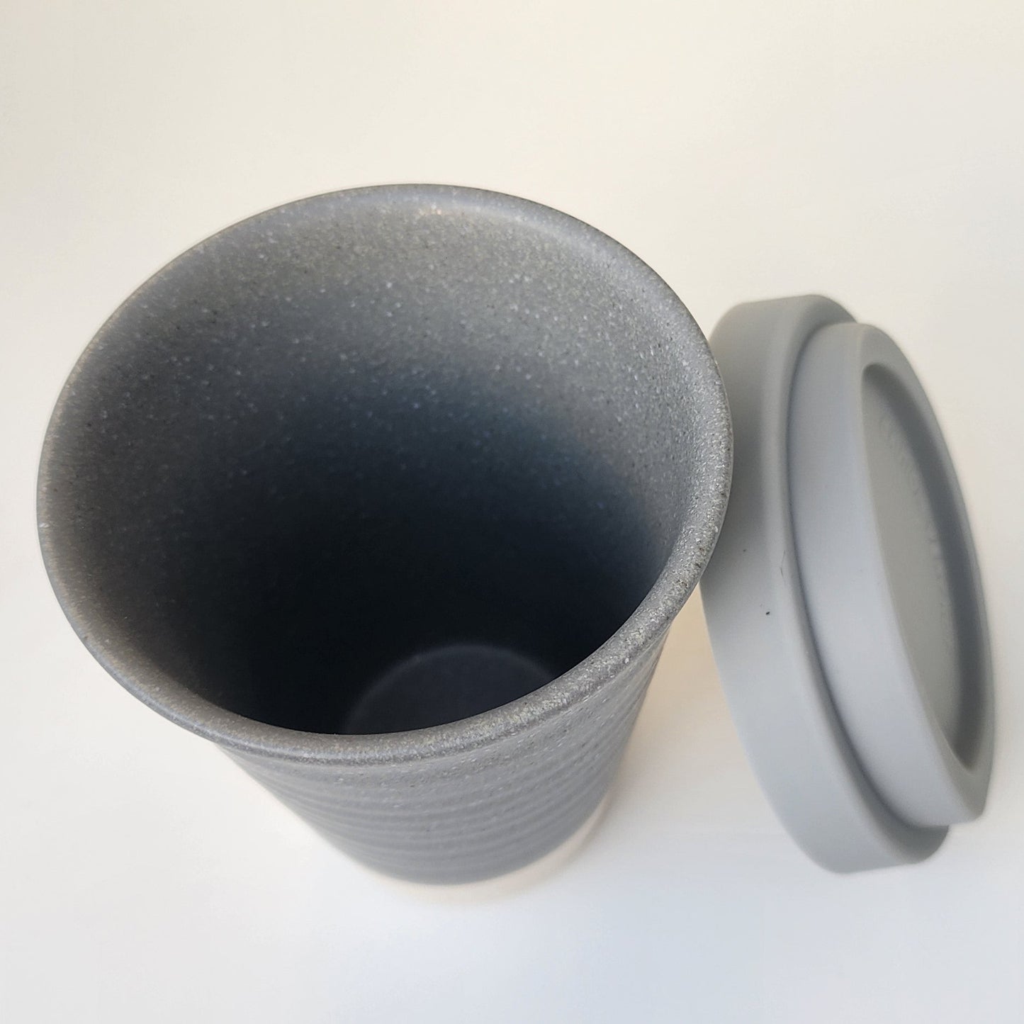 Clay_Cups_Grey textured tumbler with lid 