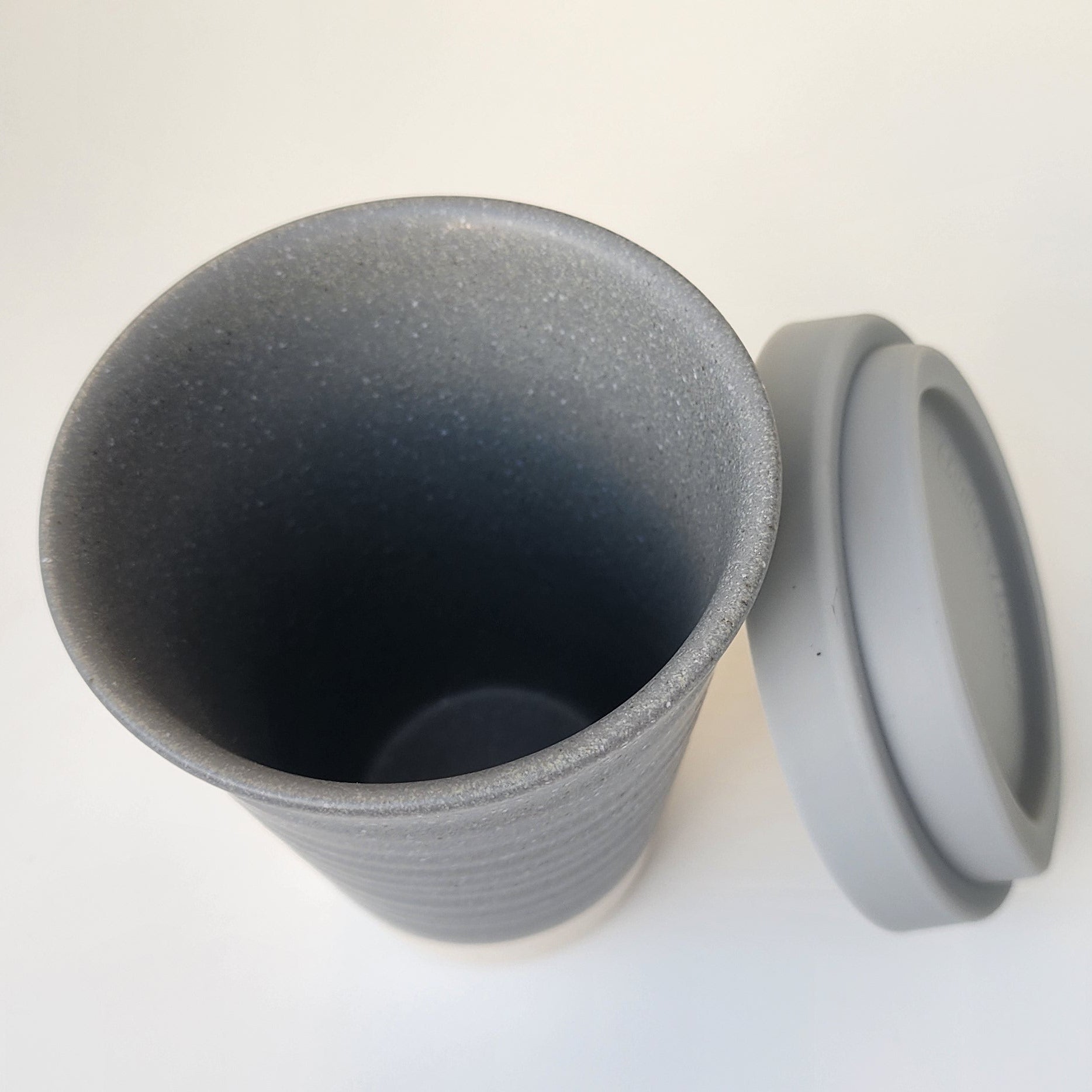 Clay_Cups_Grey textured tumbler with lid 